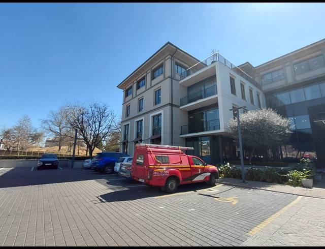 329M² OFFICE TO LET IN MAGALIESSIG